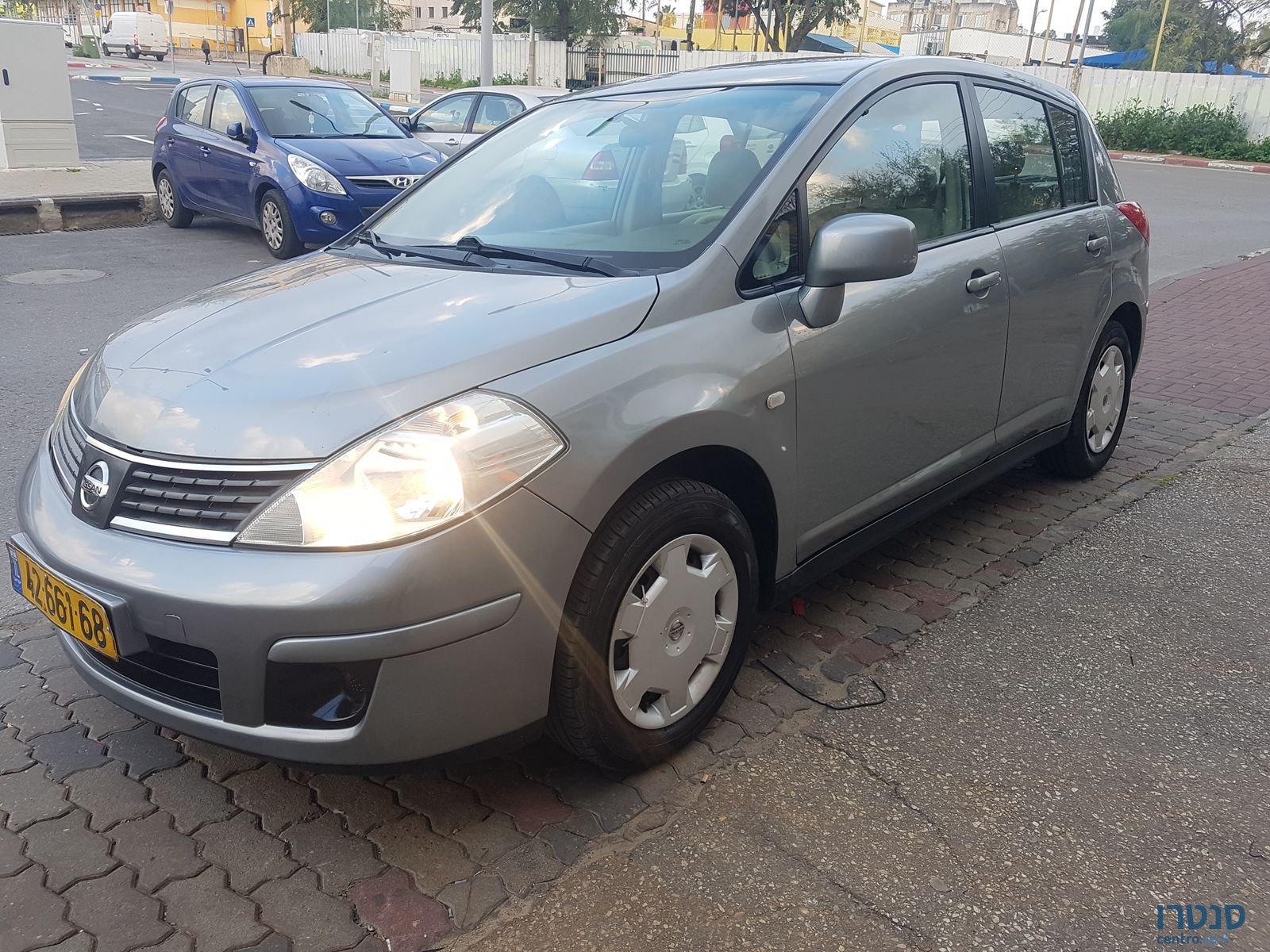 2009' Nissan Tiida photo #1