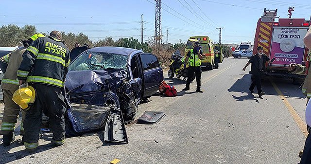 На 4-м шоссе автомобиль сбил четырех человек, двое из пострадавших в тяжелом состоянии