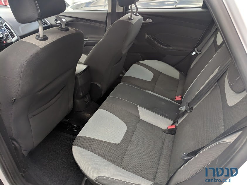 2012' Ford Focus photo #6