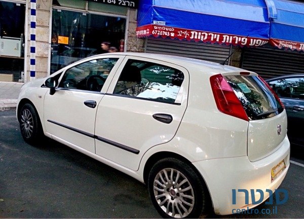 2011' Fiat Punto photo #3