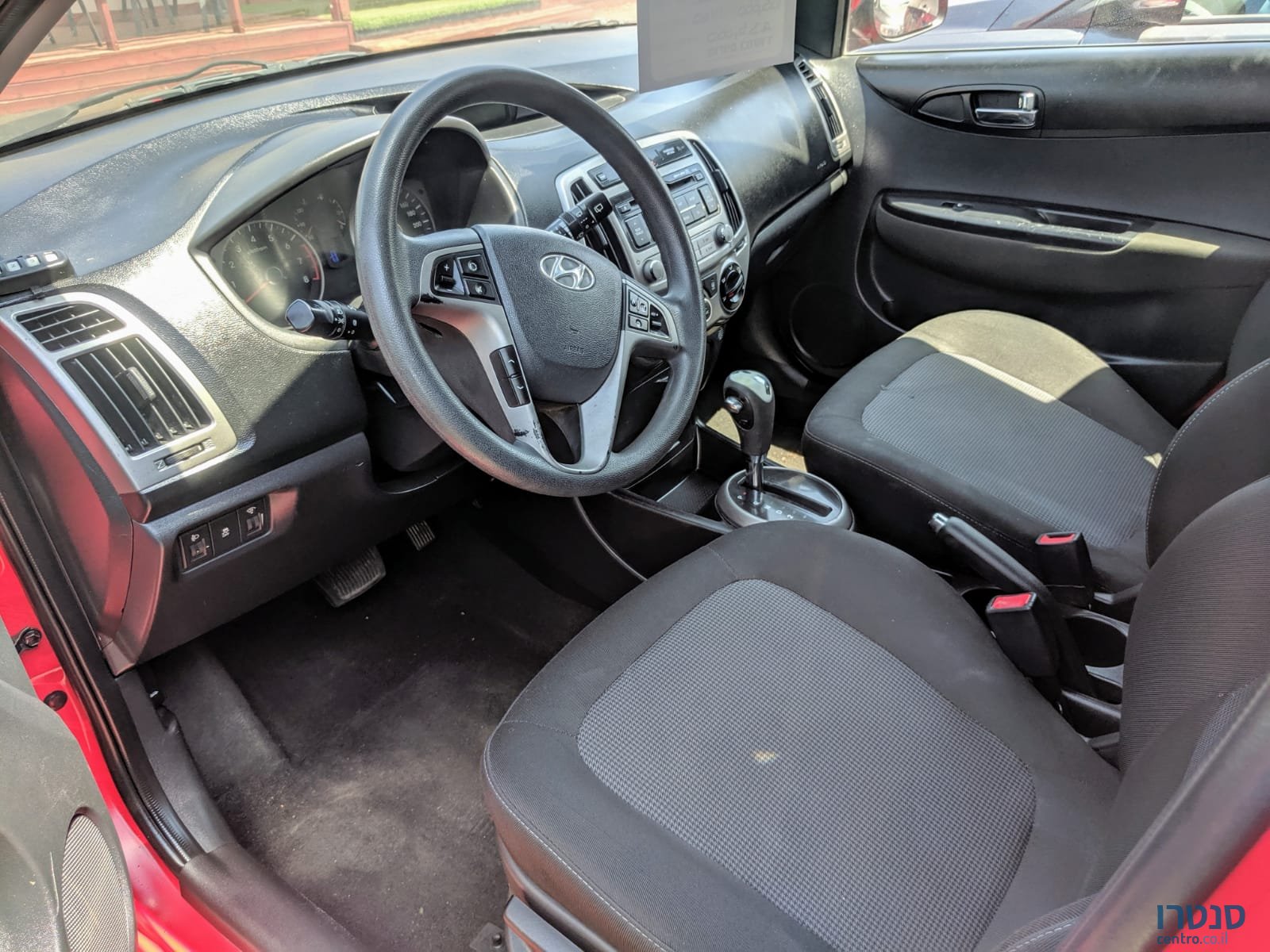 2013' Hyundai i20 photo #4