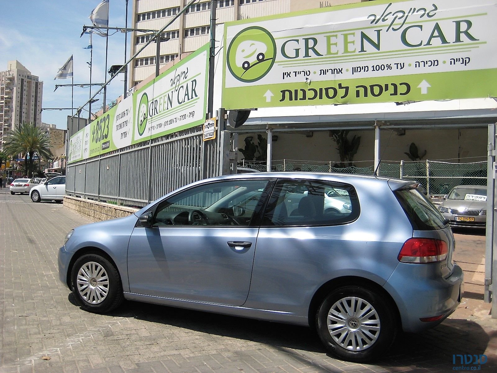 2011' Volkswagen Golf photo #3