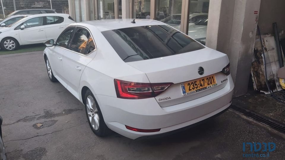 2017' Skoda Superb photo #2
