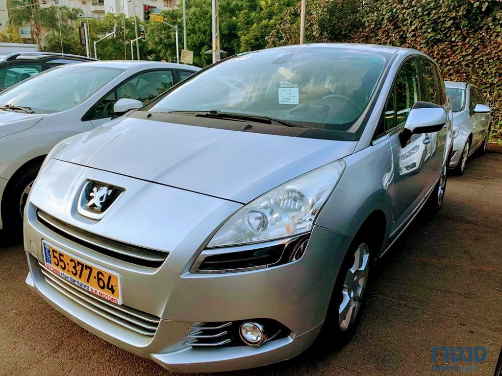 2013' Peugeot 5008 photo #1