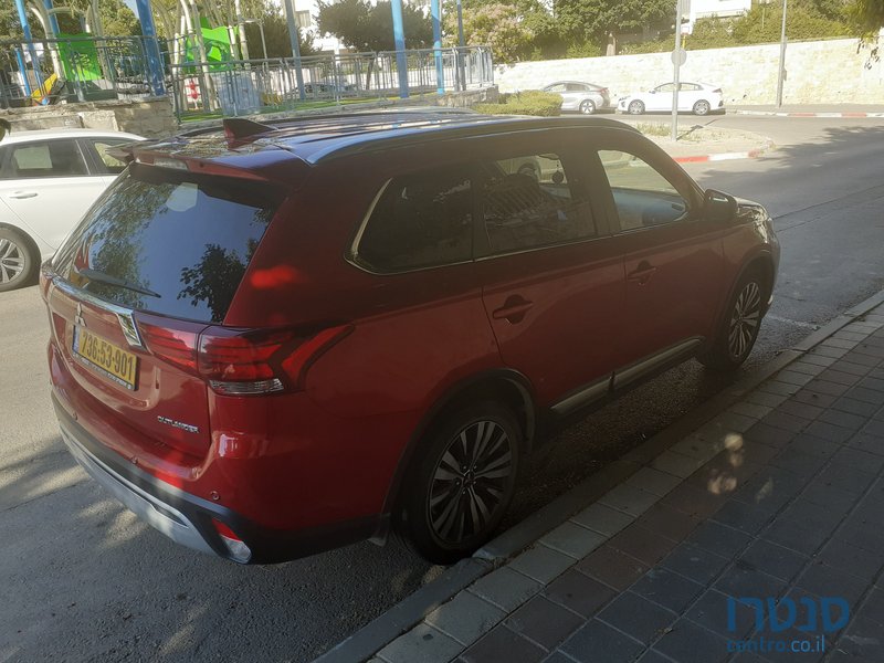 2019' Mitsubishi Outlander photo #5