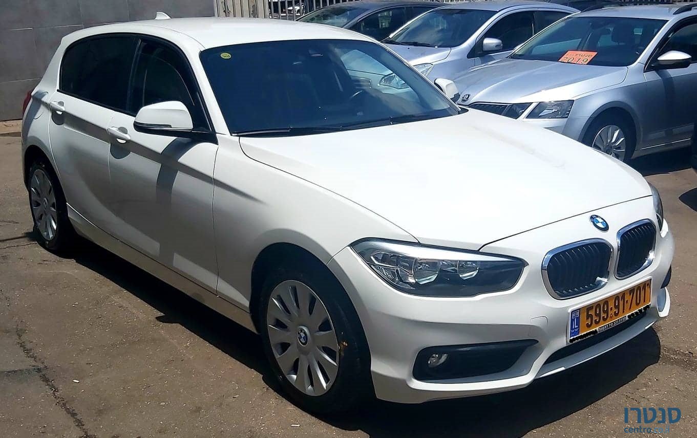 2019' BMW 118 Sport photo #2