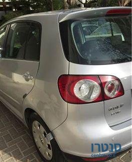 2009' Volkswagen Golf photo #2