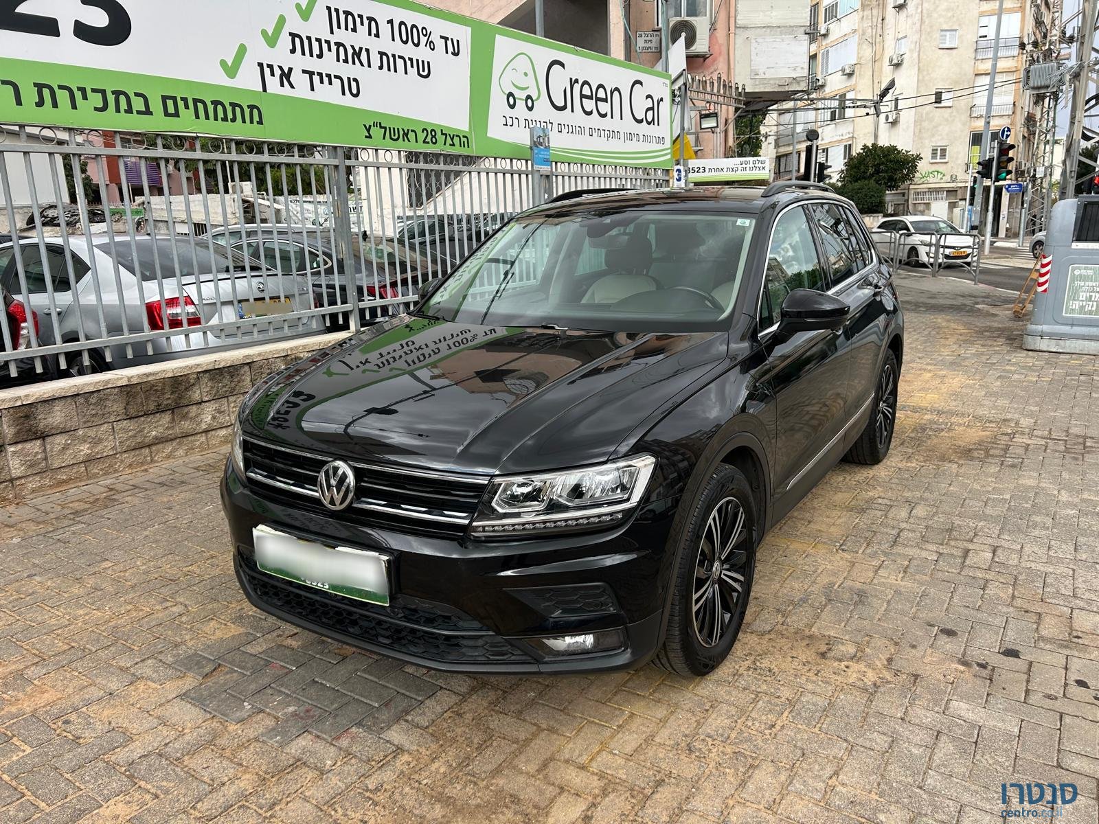 2020' Volkswagen Tiguan photo #3