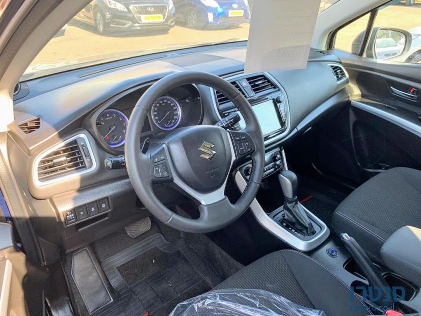 2019' Suzuki SX4 Crossover photo #3