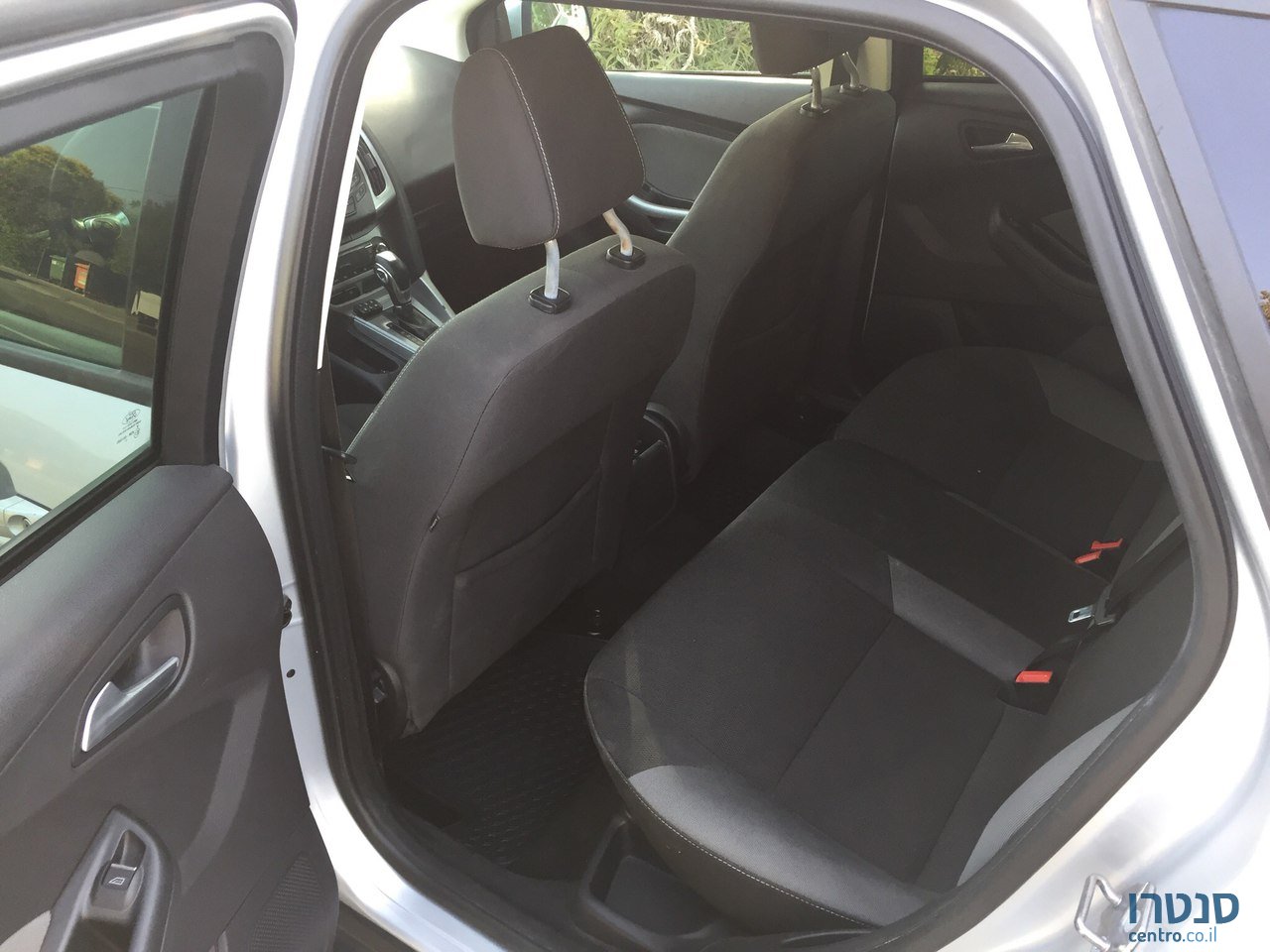 2012' Ford Focus photo #4