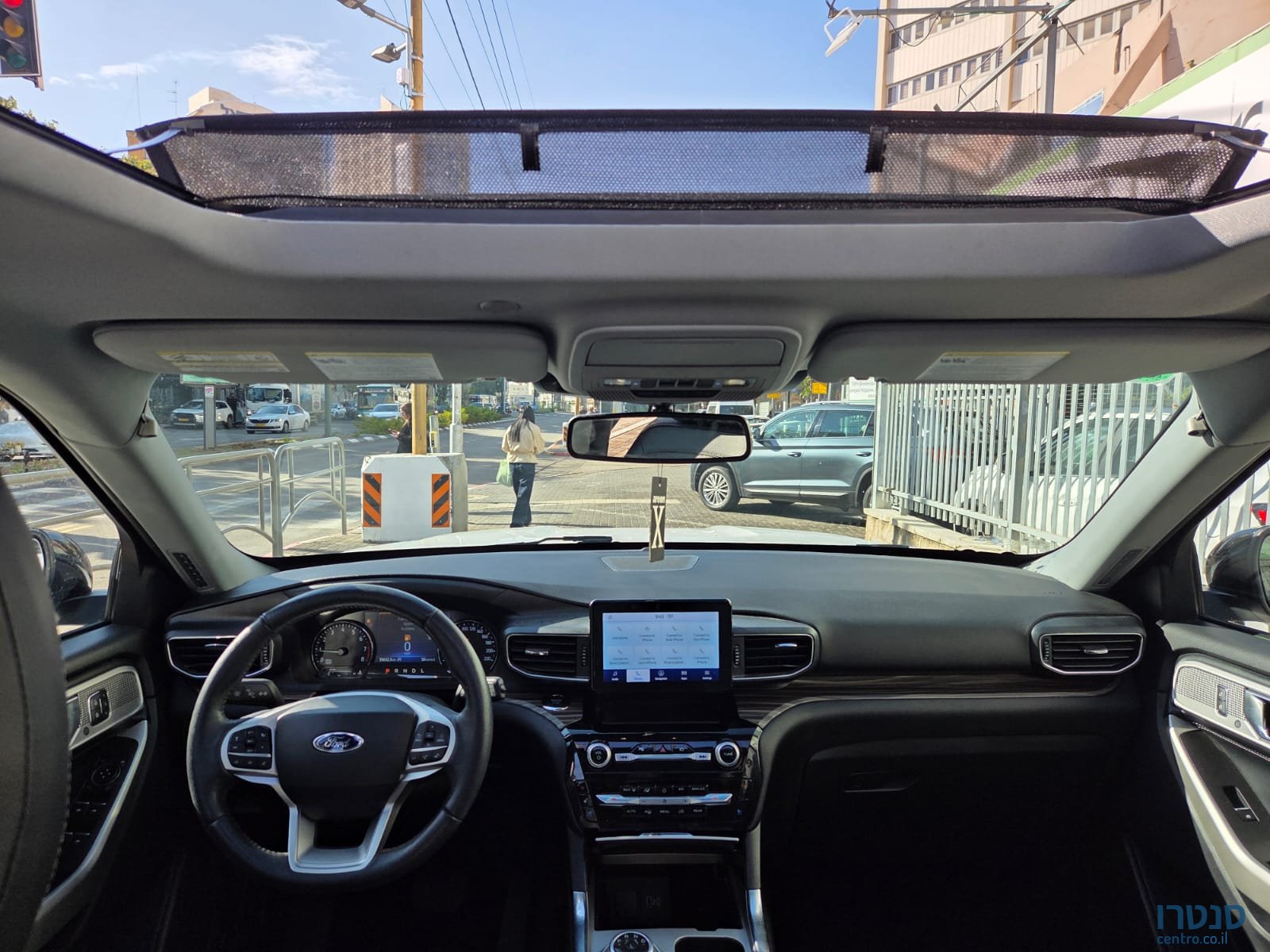 2023' Ford Explorer photo #2