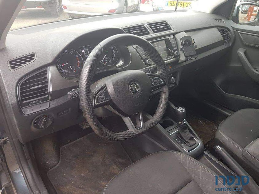 2015' Skoda Fabia photo #3