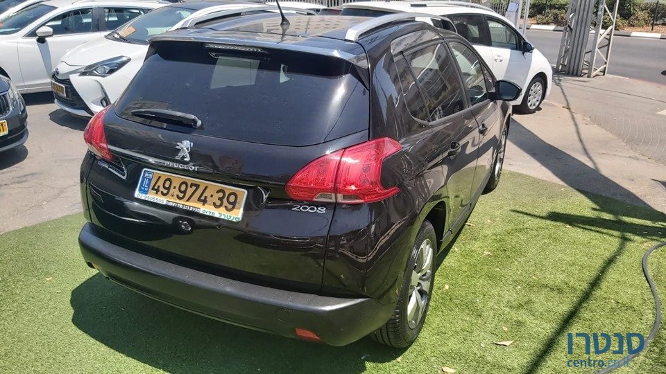 2016' Peugeot 2008 photo #2