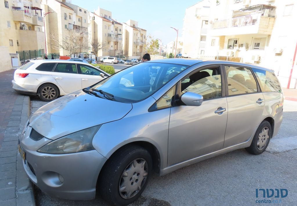 2007' Mitsubishi Grandis מיצובישי גרנדיס photo #1