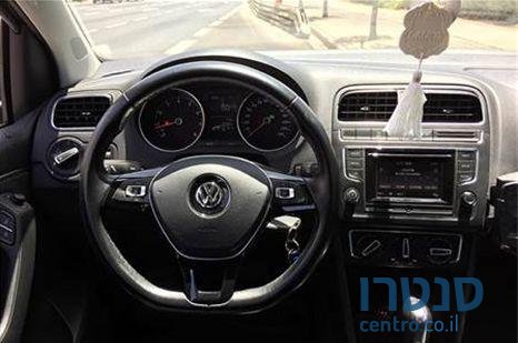 2015' Volkswagen Polo photo #3