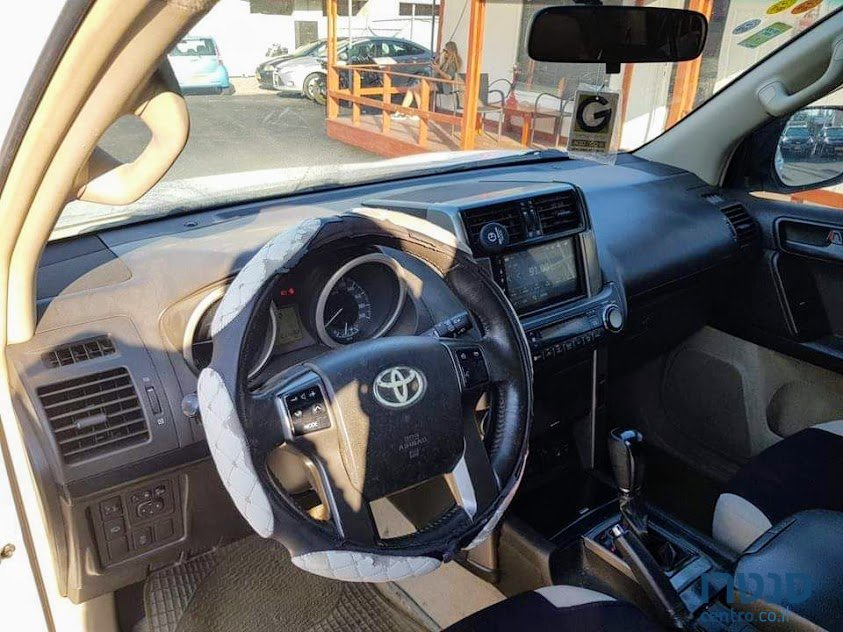 2010' Toyota Land Cruiser Prado photo #3