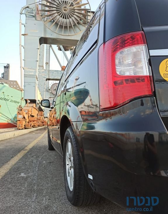 2011' Chrysler Grand Voyager קרייזלר גראנד וויאג'ר photo #2