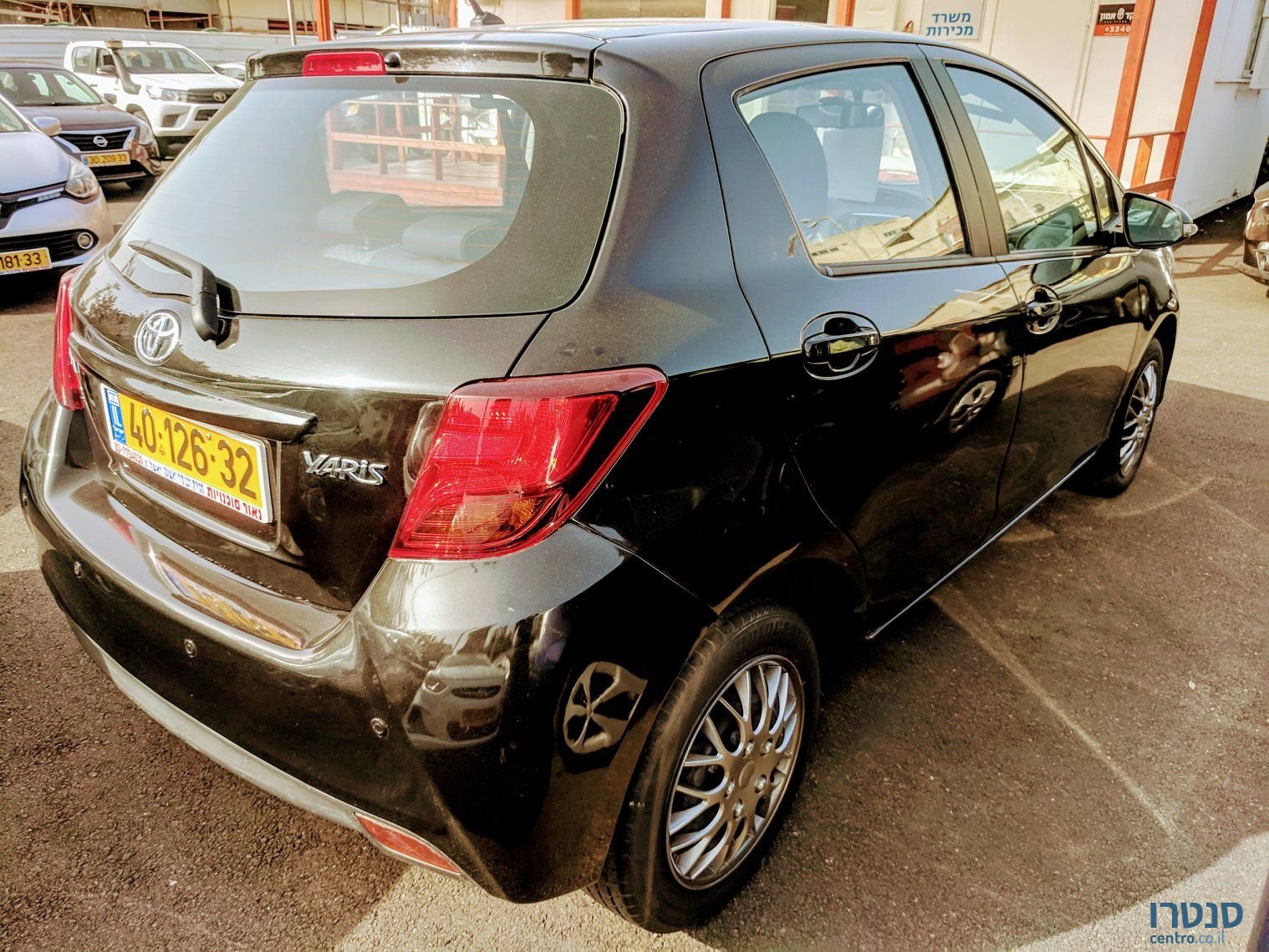 2015' Toyota Yaris photo #3