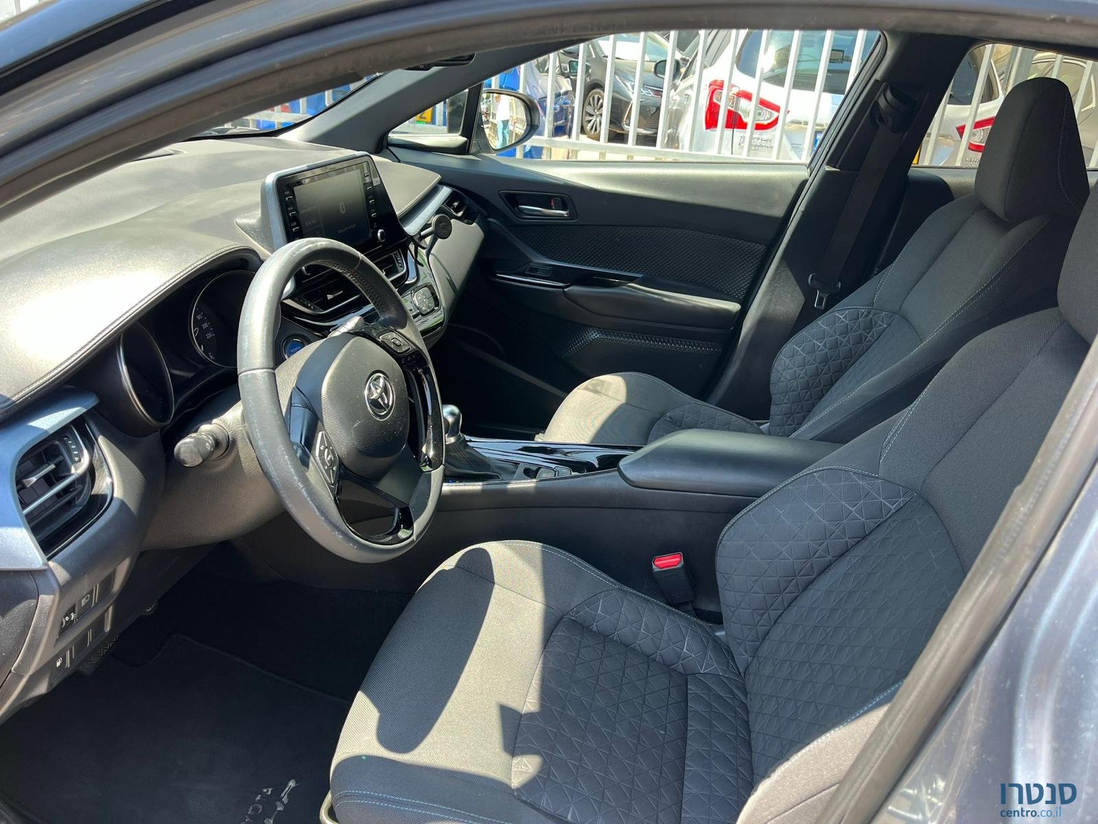 2021' Toyota C-HR photo #2