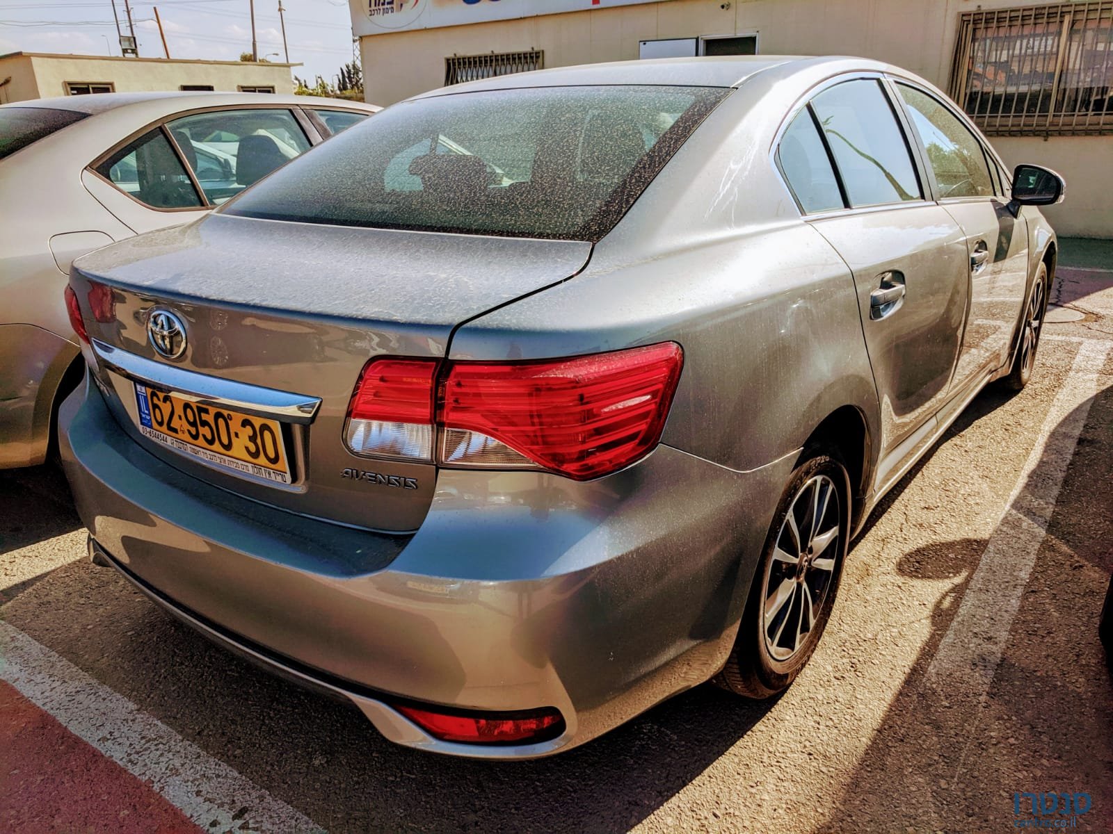 2014' Toyota Avensis photo #2