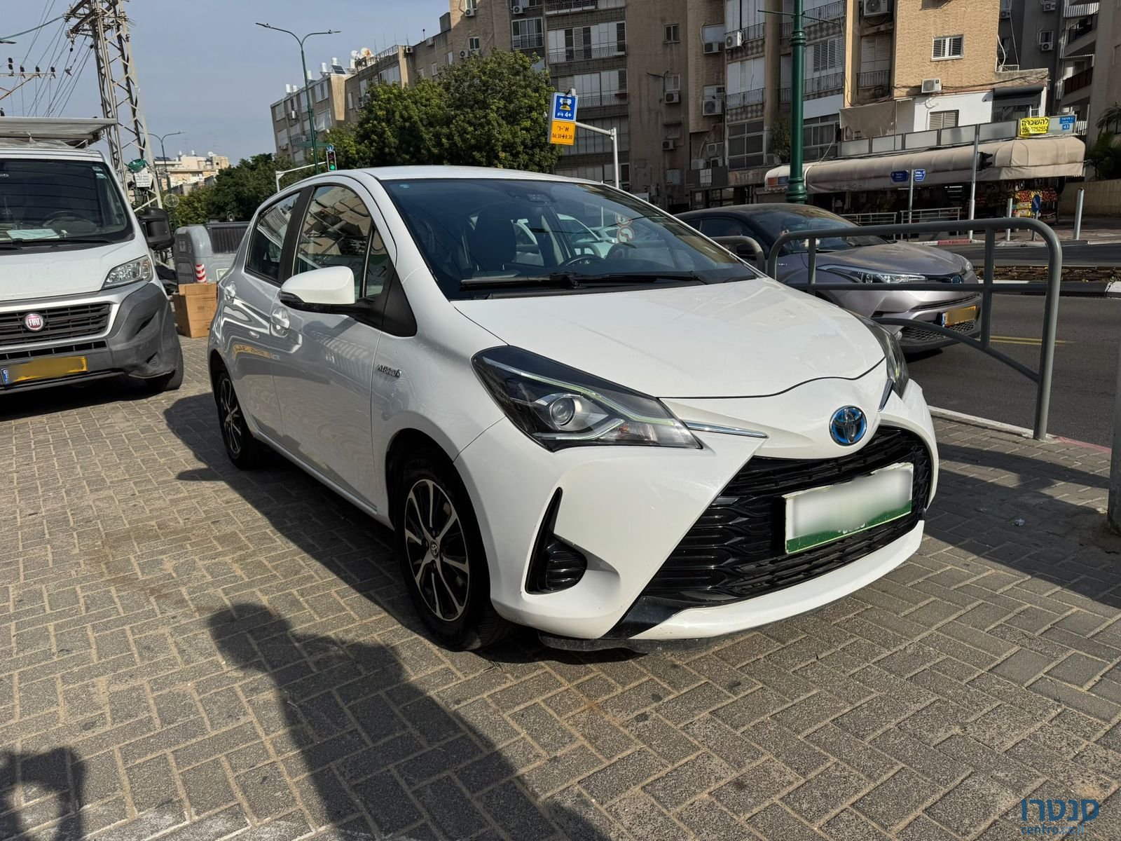 2020' Toyota Yaris photo #2