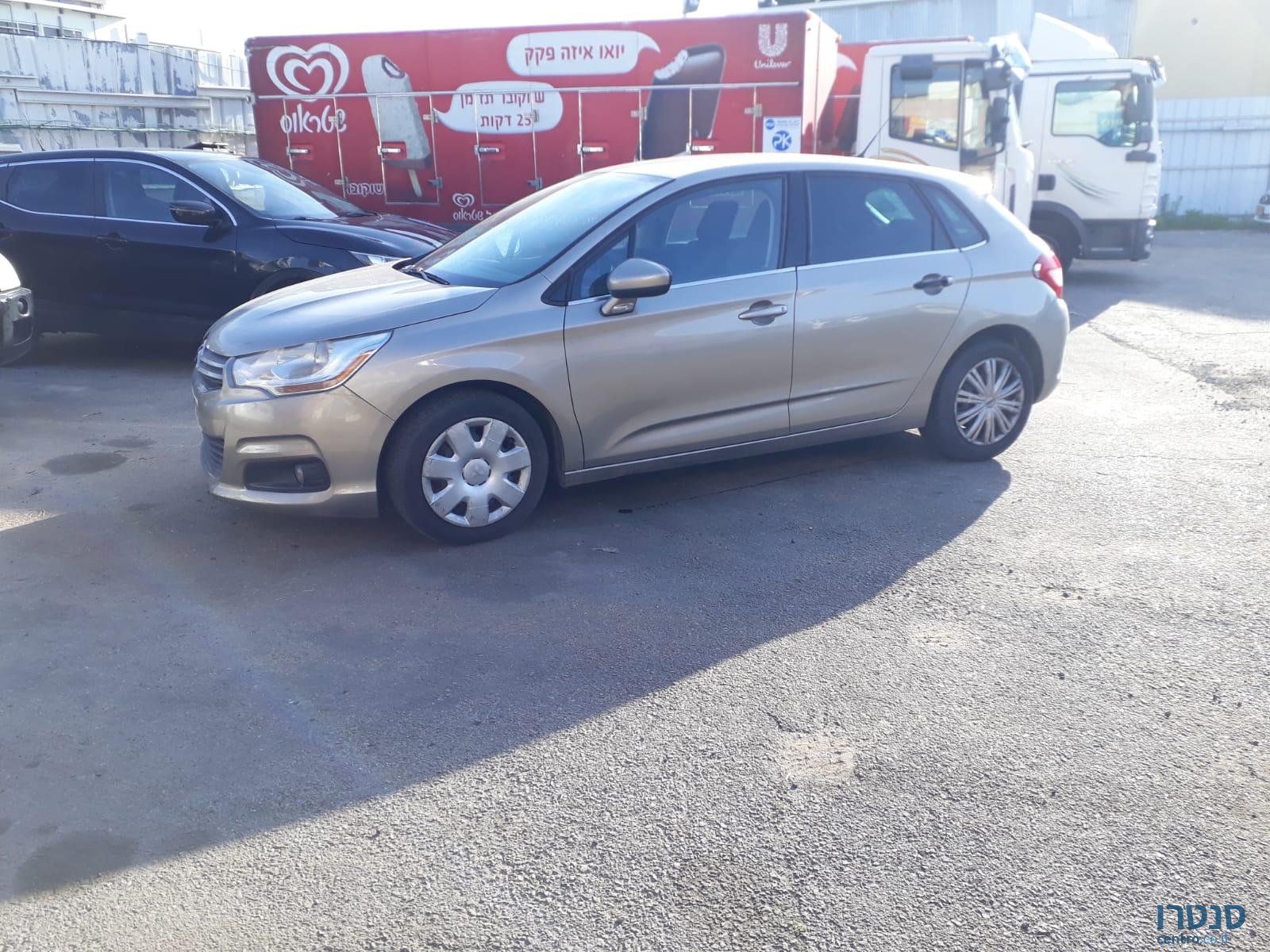 2011' Citroen C4 photo #4