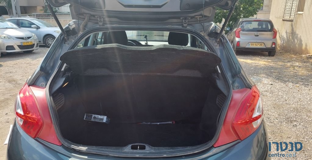 2015' Peugeot 208 פיג'ו photo #6