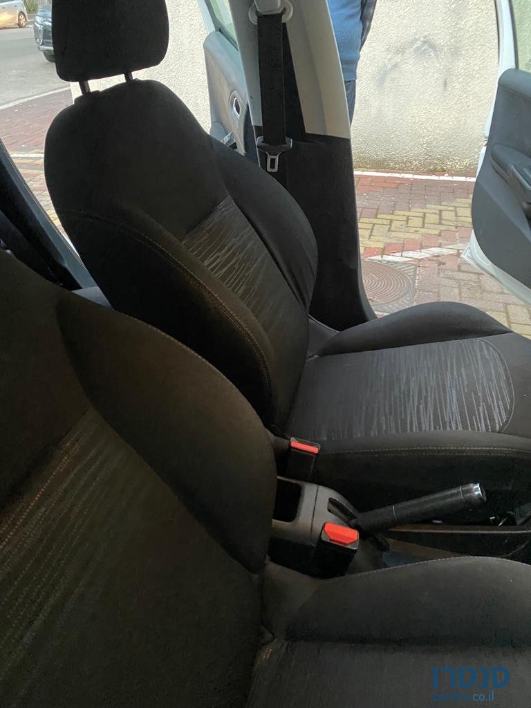 2016' Peugeot 208 photo #5