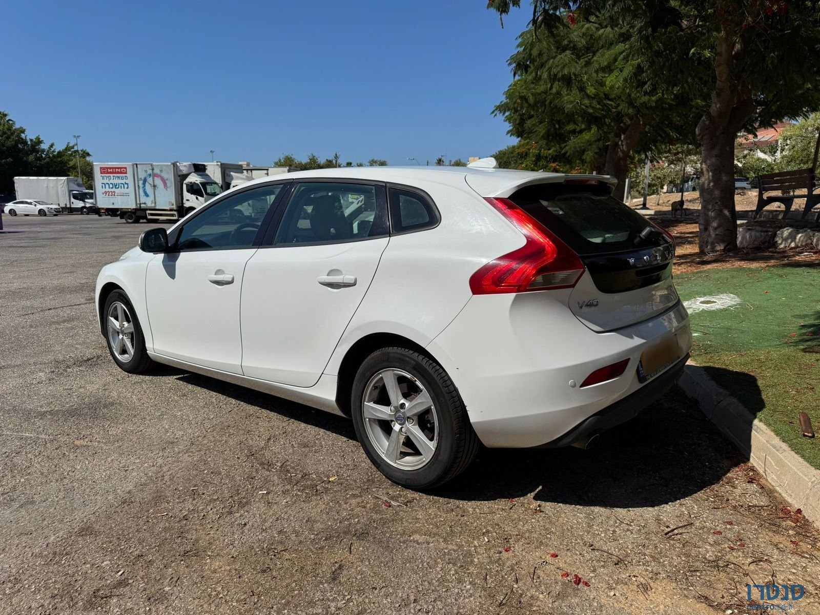 2016' Volvo V40 T3 photo #2