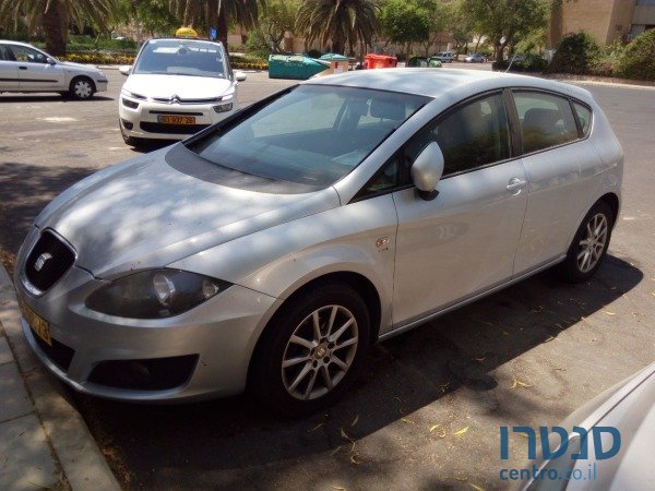 2011' SEAT Leon photo #1