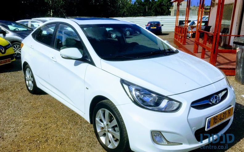 2015' Hyundai i25 photo #1