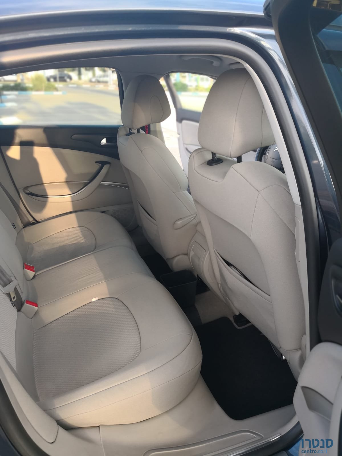 2010' Citroen C5 photo #6