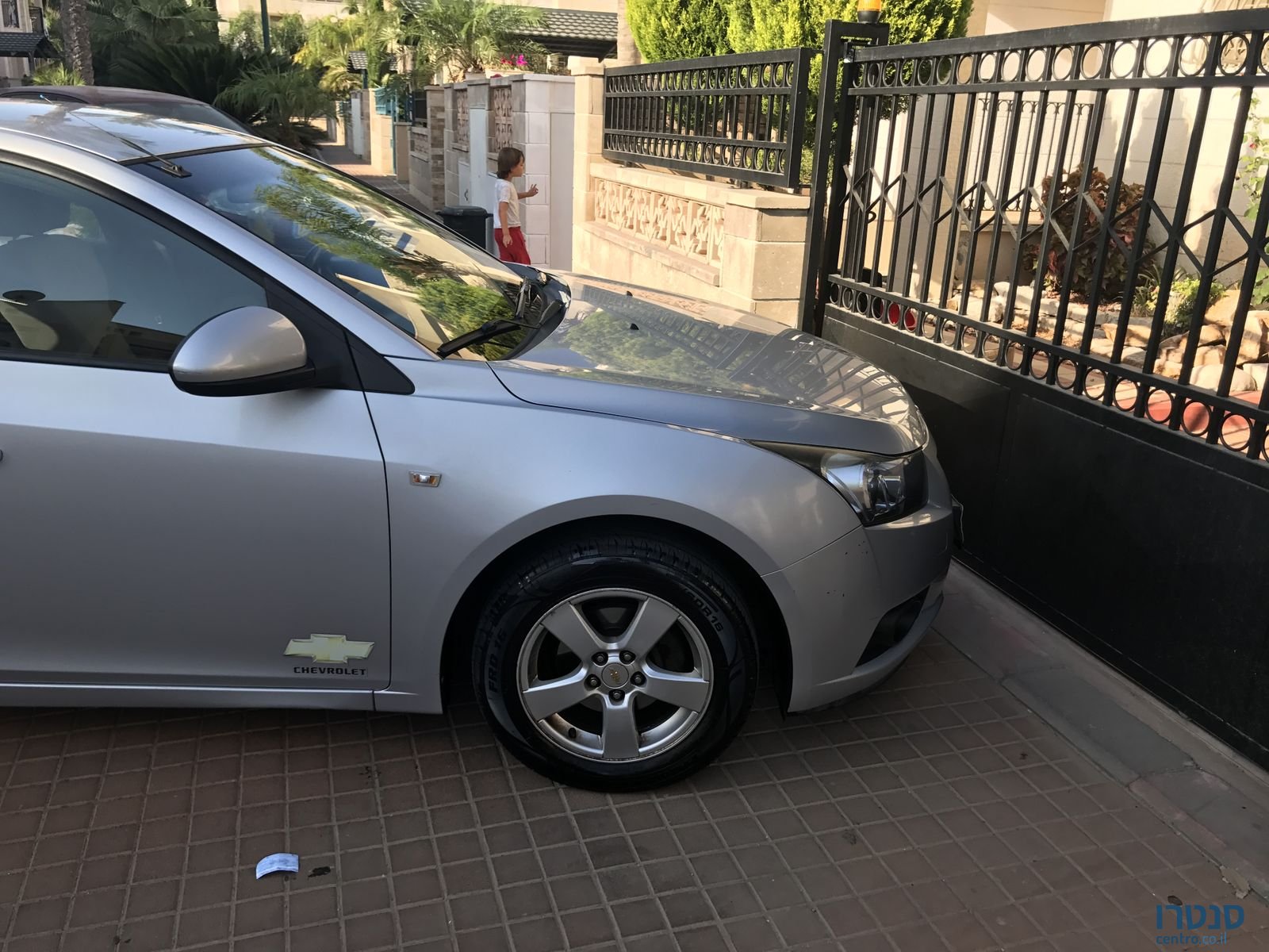 2010' Chevrolet Cruze LS photo #4