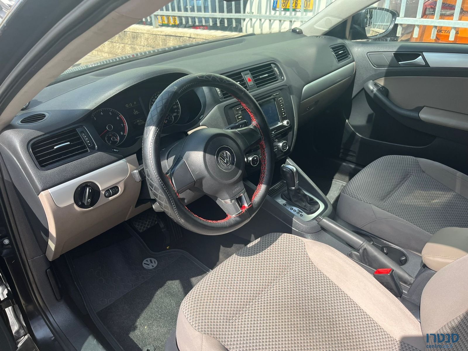 2014' Volkswagen Jetta photo #4