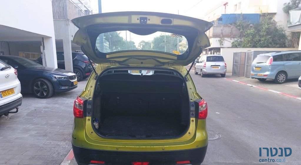 2015' Suzuki SX4 סוזוקי קרוסאובר photo #2