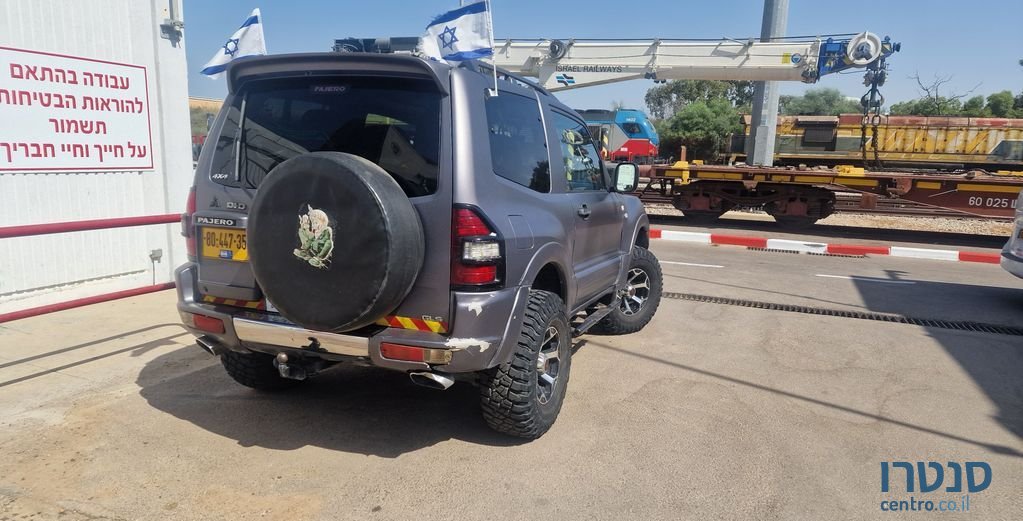 2003' Mitsubishi Pajero מיצובישי פג'רו photo #2
