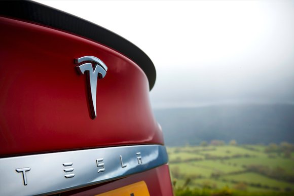 Tesla overtakes GM to become the most valuable US car maker