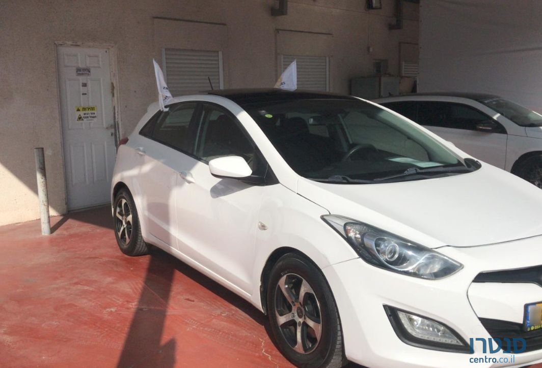 2012' Hyundai i20 יונדאי photo #1