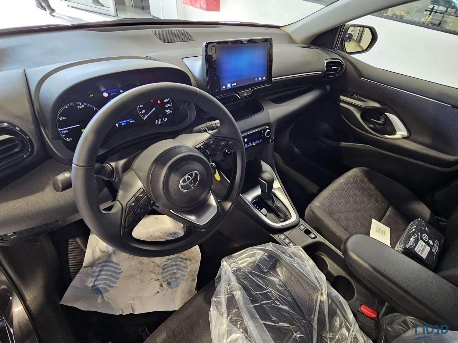 2025' Toyota Yaris photo #7