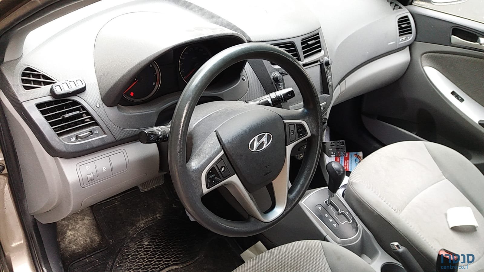 2014' Hyundai i20 photo #3
