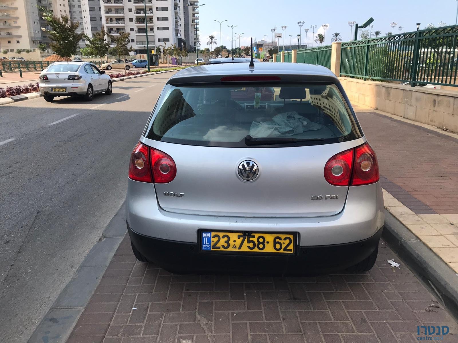 2006' Volkswagen Golf photo #5