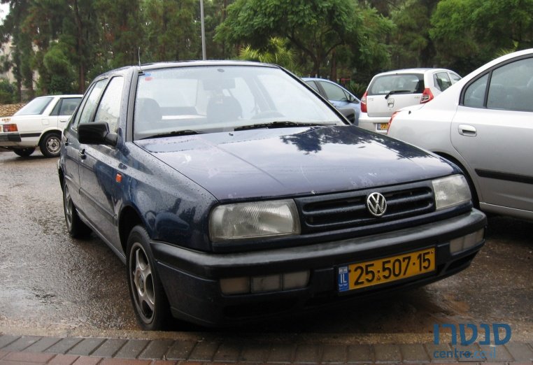 1994' Volkswagen Vento photo #1