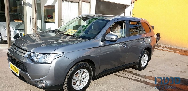 2014' Mitsubishi Outlander photo #1