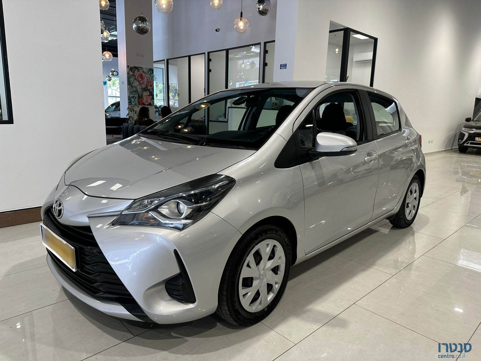 2019' Toyota Yaris photo #1