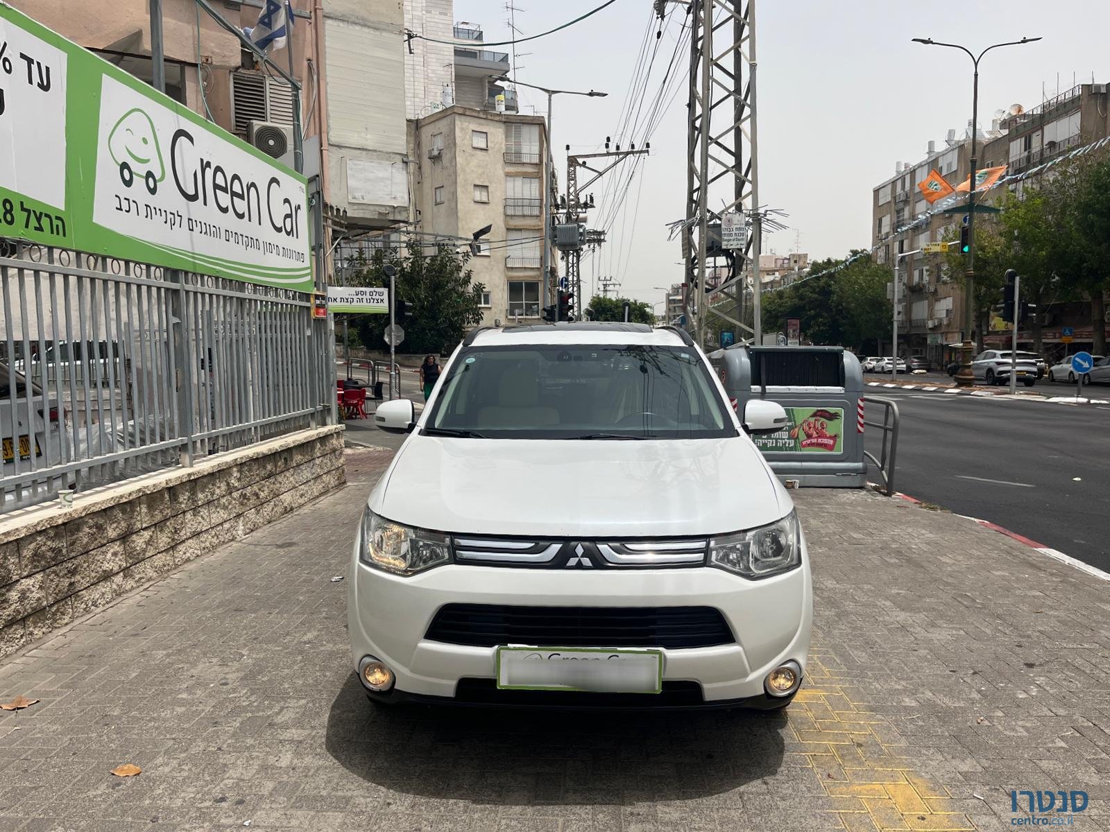 2014' Mitsubishi Outlander photo #2