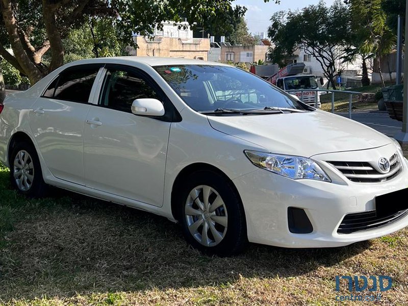 2013' Toyota Corolla photo #2