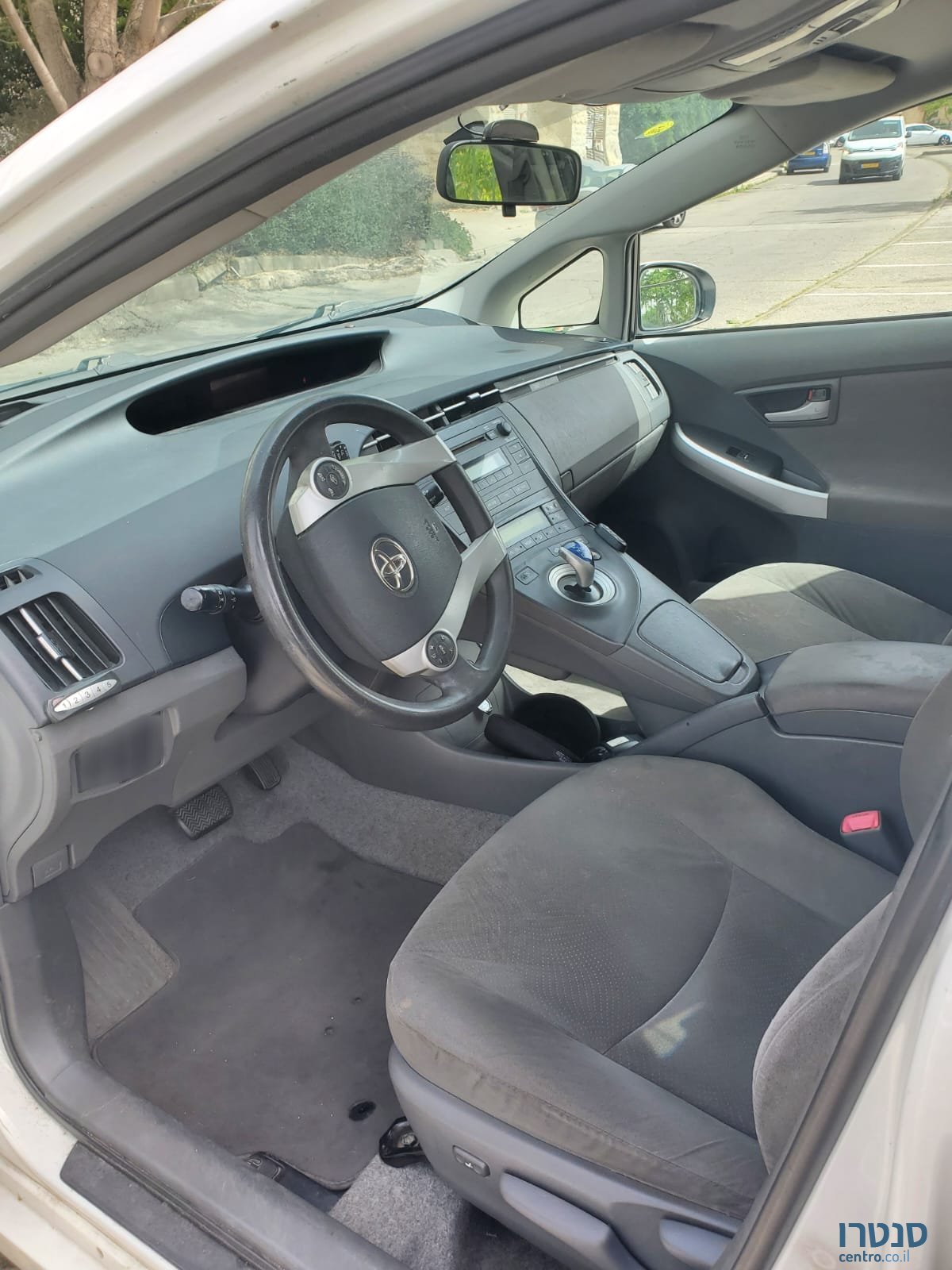 2011' Toyota Prius photo #1