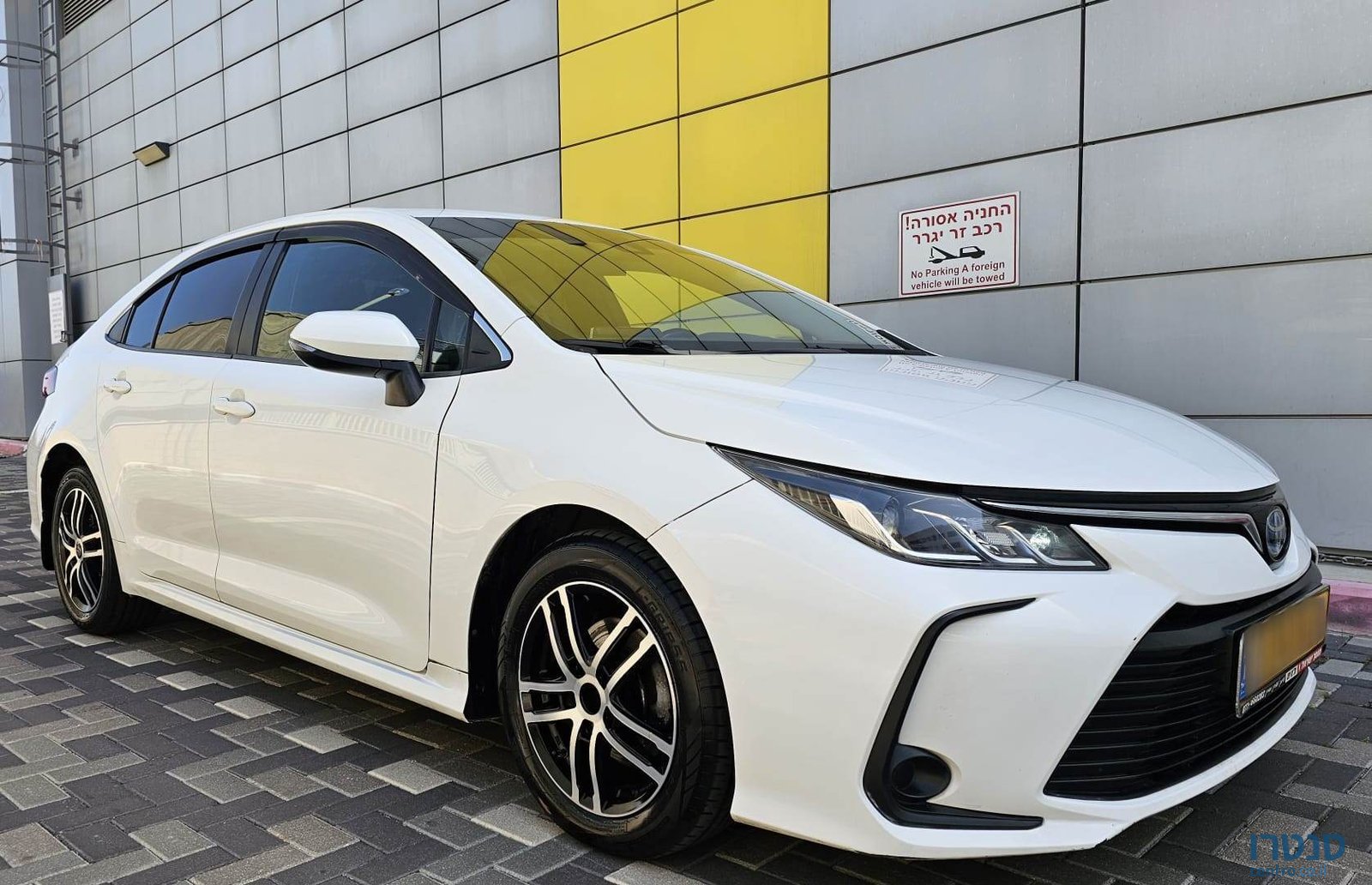 2021' Toyota Corolla photo #2