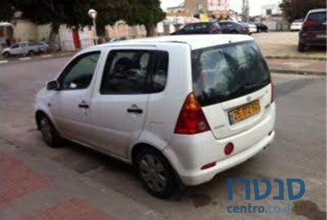 2003' Daihatsu YRV Cx 1300 photo #1