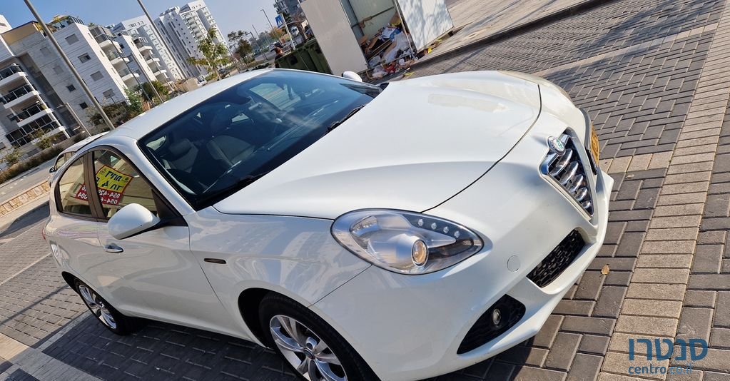 2011' Alfa Romeo Giulietta אלפא רומיאו ג'ולייטה photo #1